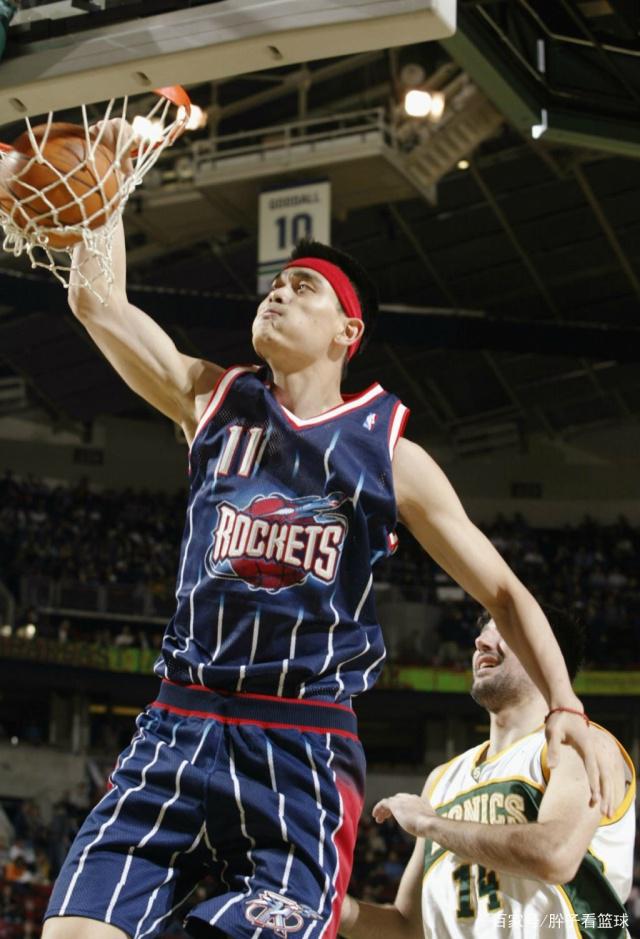 他在篮板球 他在篮板球