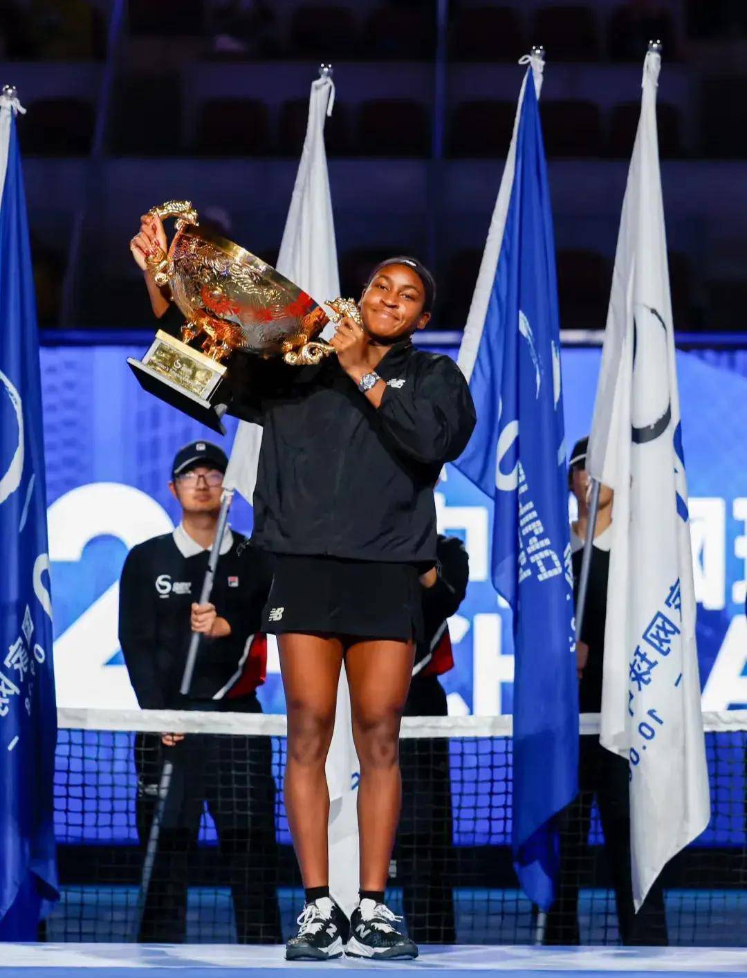 与表现挂钩 与表现挂钩